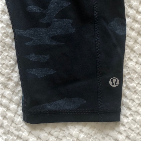 Lululemon Capri in teal camo - Picture 2 of 6
